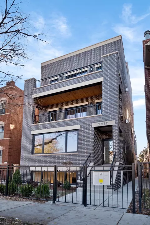 2219 W Foster Ave #3, Chicago, IL 60625