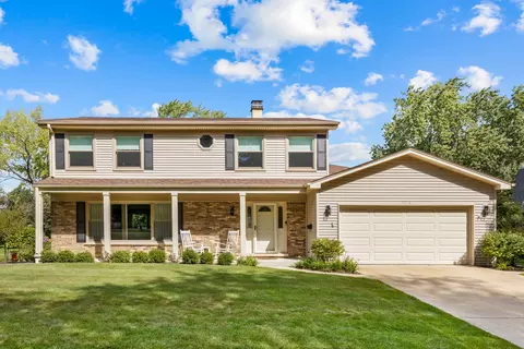1112 Regency Ln, Libertyville, IL 60048