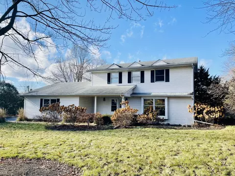 27184 N Mack Dr, Wauconda, IL 60084