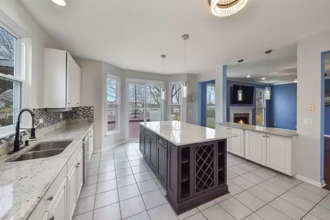 249 Burton Dr, Bartlett, IL 60103 photo 8