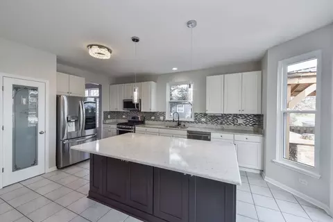 249 Burton Dr, Bartlett, IL 60103 photo 6