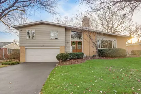 1451 Ambleside Dr, Deerfield, IL 60015