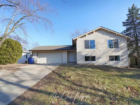 527 Willow Ct, Waukegan, IL 60085