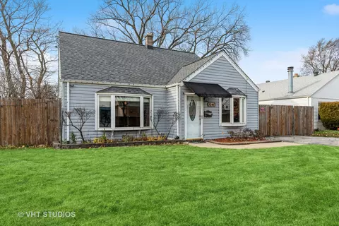 9246 S 48th Ct, Oak Lawn, IL 60453