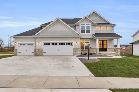 1306 Ravenwood Ln, Mahomet, IL 61853