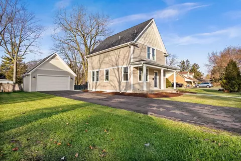 308 E Side Dr, Geneva, IL 60134