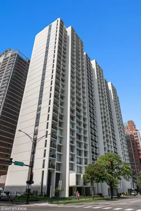 3200 N Lake Shore Dr #411, Chicago, IL 60657