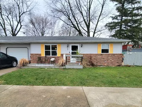 486 W Washington St, Saint Anne, IL 60964