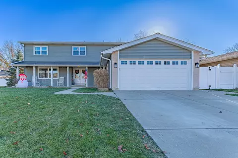 83 W Brantwood Ave, Elk Grove Village, IL 60007
