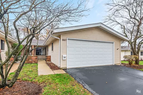 967 Glastonbury Ln, Schaumburg, IL 60193