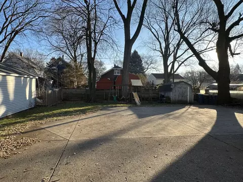 466 Jackson St, Aurora, IL 60505 photo 3