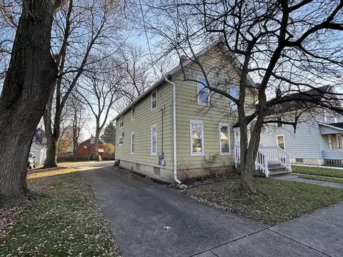 466 Jackson St, Aurora, IL 60505 photo 2