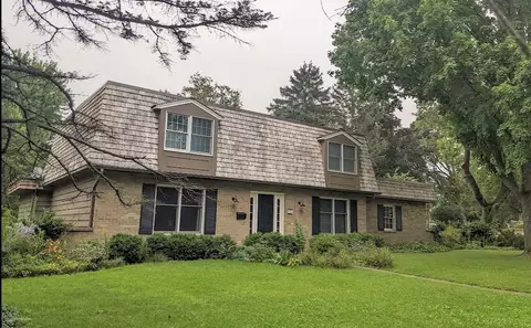 1044 Harms Ave, Libertyville, IL 60048