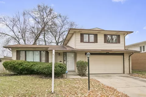 213 W Rainbow Dr, Glenwood, IL 60425