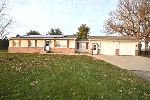 1335 N 45th Rd, Earlville, IL 60518