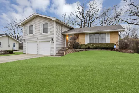 1592 Rosedale Ln, Hoffman Estates, IL 60169