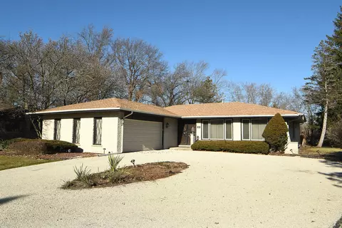 3054 E Hickory Ln, Crete, IL 60417