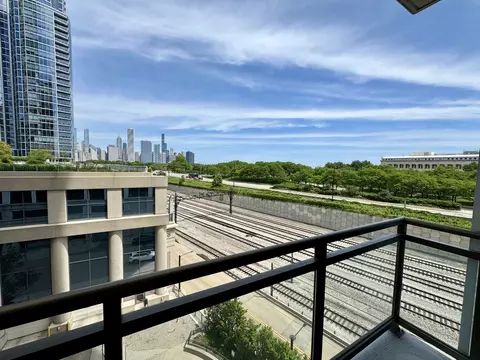 233 E 13th St #604, Chicago, IL 60605 photo 3