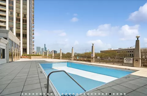Exterior - 233 E 13th St #1606, Chicago, IL 60605 photo 5 of 5
