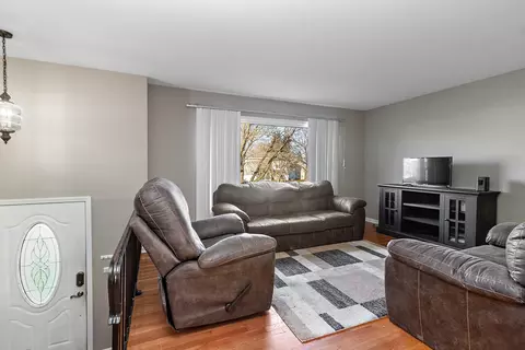 5901 Stuart Ln, Oak Forest, IL 60452 photo 4