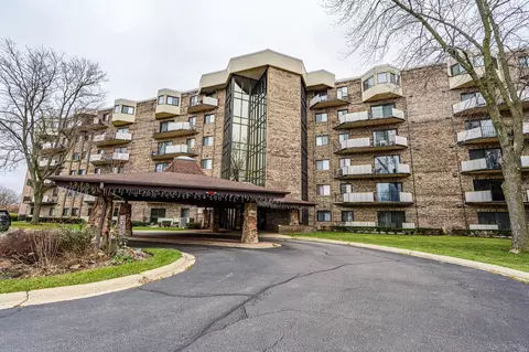 1275 E Baldwin Ln #104, Palatine, IL 60074