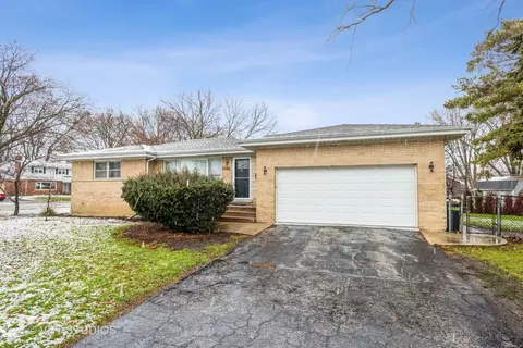 1506 E Hawthorne St, Arlington Heights, IL 60004