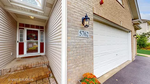 5762 River Birch Dr, Hoffman Estates, IL 60192 photo 3