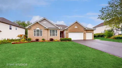 5762 River Birch Dr, Hoffman Estates, IL 60192 photo 2