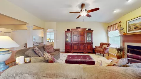 5762 River Birch Dr, Hoffman Estates, IL 60192 photo 8