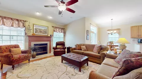 5762 River Birch Dr, Hoffman Estates, IL 60192 photo 5