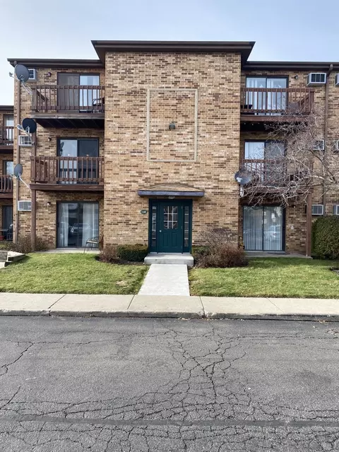 1348 N Geneva Dr #3A, Palatine, IL 60074