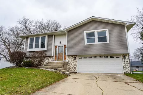 1362 Corley Ct, Elgin, IL 60120