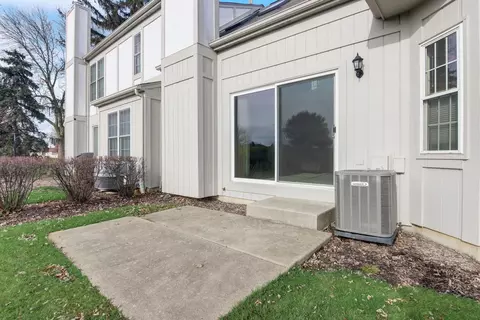 4560 N Sapphire Dr, Hoffman Estates, IL 60192 photo 21