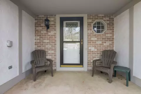 4560 N Sapphire Dr, Hoffman Estates, IL 60192 photo 2