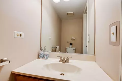 4560 N Sapphire Dr, Hoffman Estates, IL 60192 photo 12