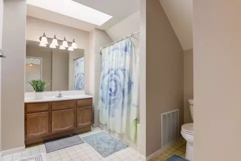 4560 N Sapphire Dr, Hoffman Estates, IL 60192 photo 17