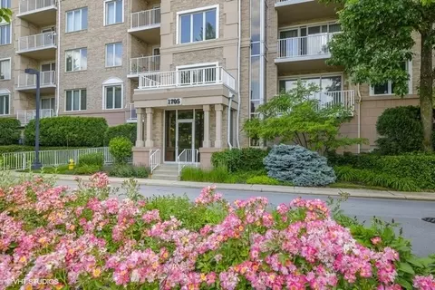 1705 Pavilion Way #504, Park Ridge, IL 60068