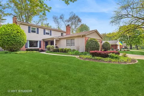 431 W Hawthorne Ct, Lake Bluff, IL 60044