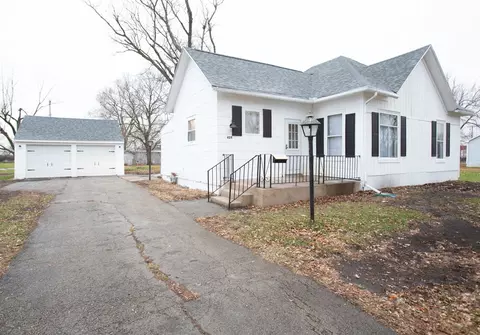 429 N 2nd St, Chenoa, IL 61726