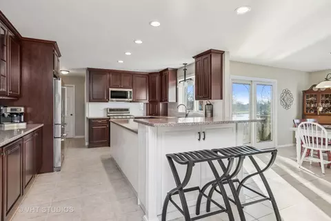 13344 Round Barn Rd, Plainfield, IL 60585 photo 2