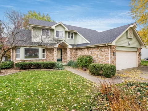 228 Whitetail Xing, Oswego, IL 60543