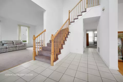 5330 Fox Path Ln, Hoffman Estates, IL 60192 photo 3