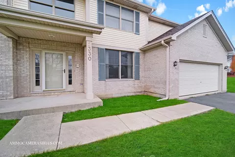 5330 Fox Path Ln, Hoffman Estates, IL 60192 photo 2