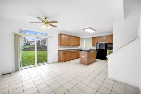 5330 Fox Path Ln, Hoffman Estates, IL 60192 photo 10