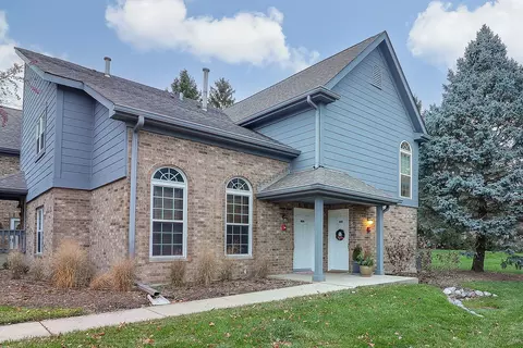 43 Foxcroft Rd #203, Naperville, IL 60565