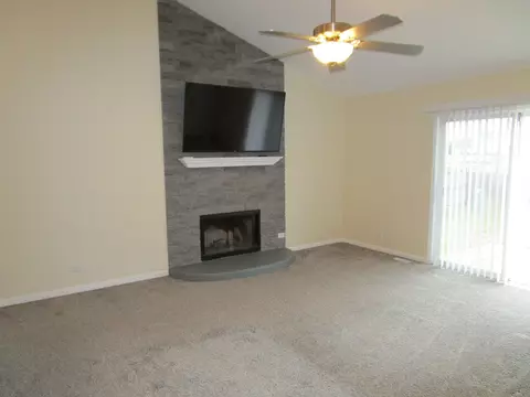 828 Casey Ln, Harvard, IL 60033 photo 5