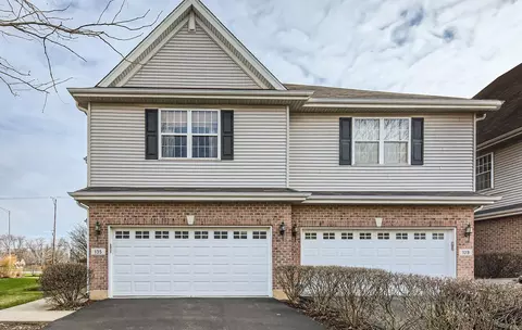 135 N Auburn Hills Ln, Addison, IL 60101