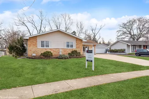 735 Jamison Ln, Hoffman Estates, IL 60169