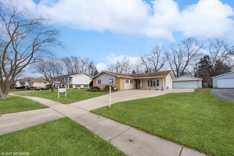 735 Jamison Ln, Hoffman Estates, IL 60169 photo 2