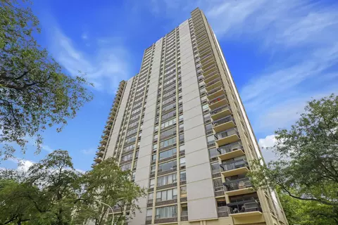 1360 N Sandburg Ter #608C, Chicago, IL 60610